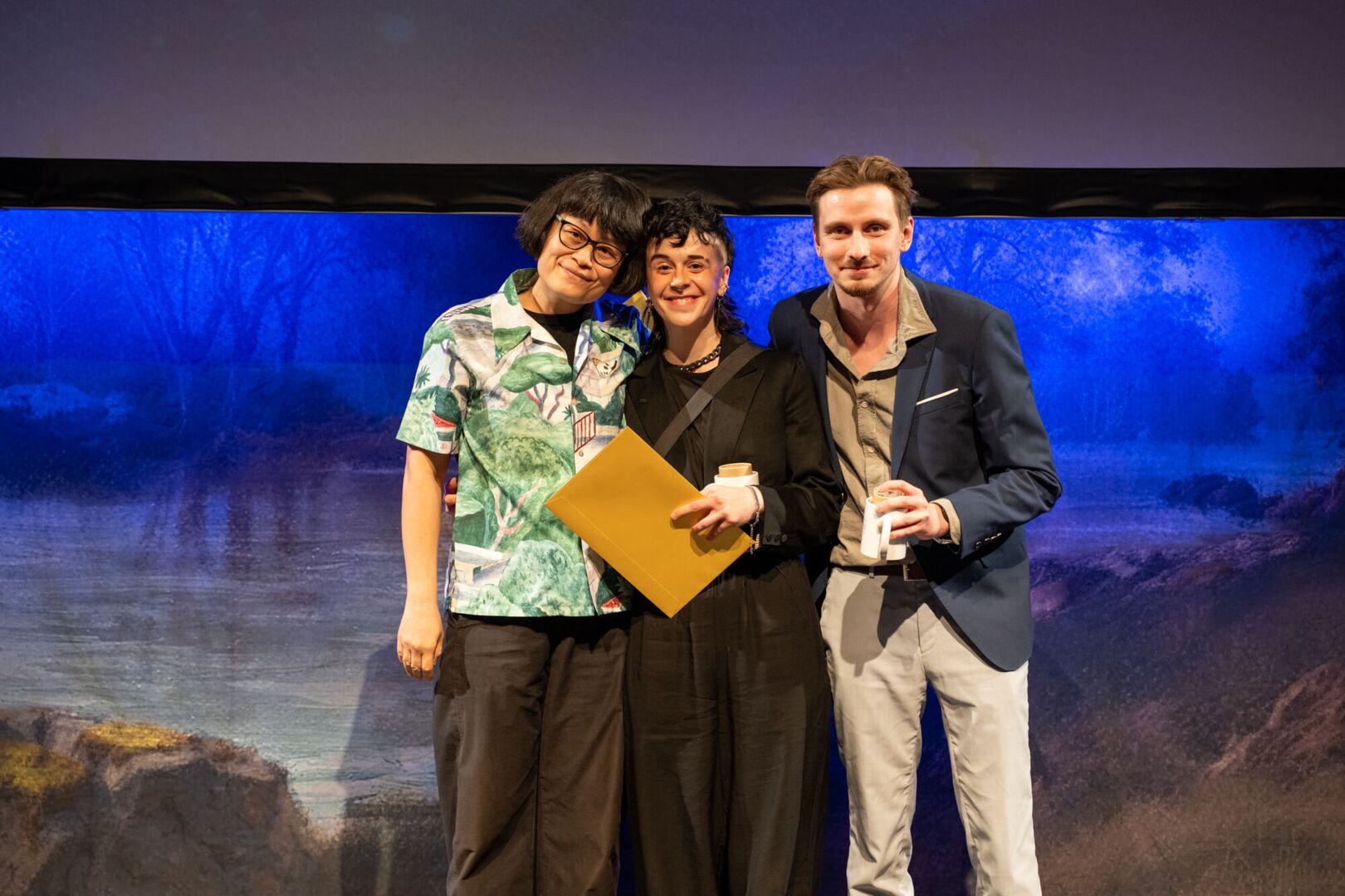 Gruppenbild unserer zwei Concept Art Graduates