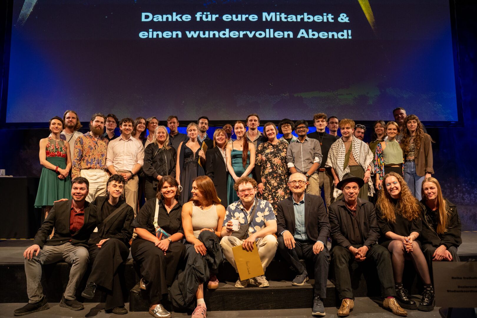 Gruppenfoto von allen unserer 2026 Graduates und Dozierenden
